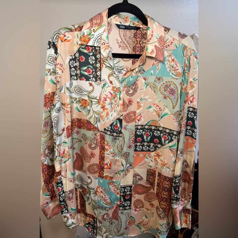 Zara buttom down satin shirt size medium.